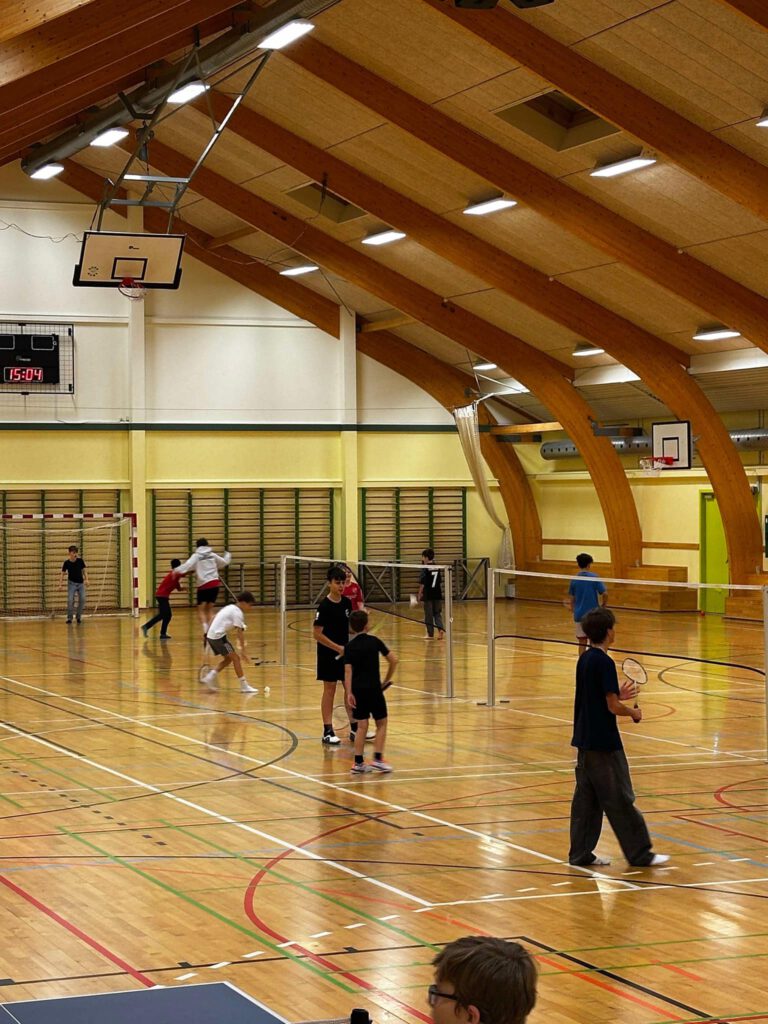 ÅBEN HAL HVER FREDAG 14:00-16:00